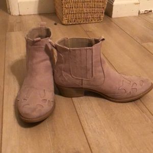 Size 6 Qupid booties